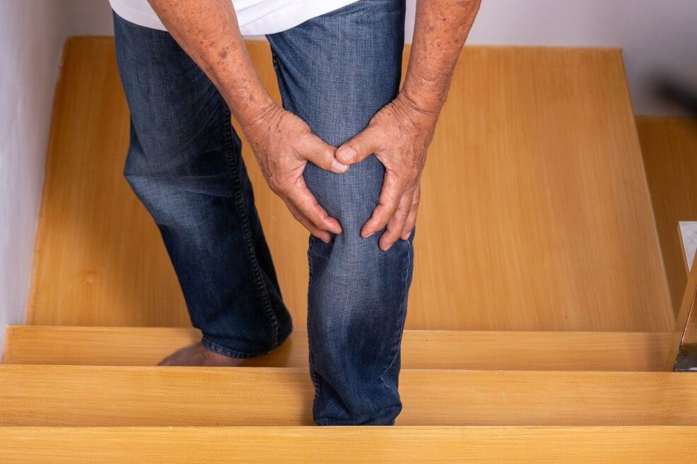 dolore al ginocchio quando si salgono le scale