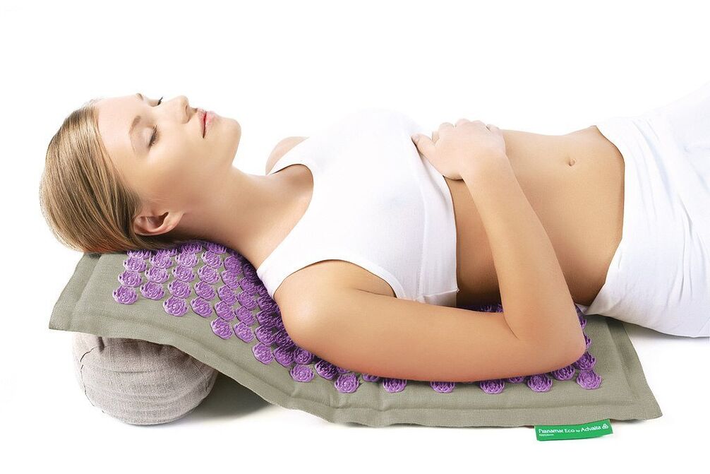 L'applicatore dell'ago aiuterà nella lotta contro l'osteocondrosi del rachide cervicale